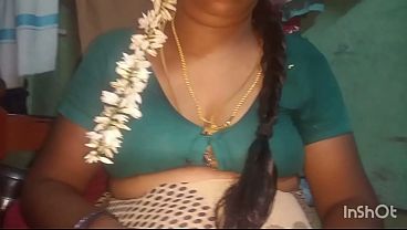 Istri Rumah Tangga India Seksi Dengan Payudara Indah, Panas Dan Menggairahkan