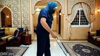 Hijab Cewek Pembantu Rumah Tangga Disuruh Nyedot Kontol Majikan Sampe Nelen Semua Sperma.