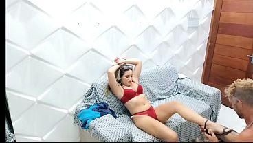 Ibu Mertuaku Yang Masih Muda Sendirian Di Rumah Dan Penuh Nafsu, Begitu Aku Datang Dia Langsung Merayuku Untuk Menikmati Lubang Ketatnya Sampai Aku Membanjirinya Dengan Air Mani. Vagninho E Vivi Capetinha.