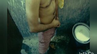 Bini Kakak Lihat Adik Ipar Lagi Col* Di Kamar Mandi, Langsung Panas.