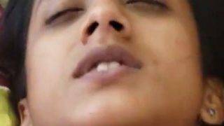 Memek Desi Mulus Penuh Air Mani