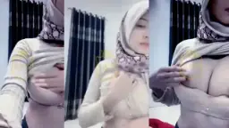 Nella Jilbab Cantik, Nyusuin Sambil Ngocok Keluar Susu