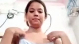 Video Cewek Guwahati Buka Bra, Topless, Bikin Makin Panas.