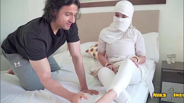 Dada Besar Si Muslimah Manja Ngentot Kasar Sama Cowok Desi
