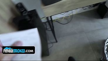 Gadis Latin Muda Genit Goda Ayah Tirinya Pakai Tubuh Mulus Dan Seksi
