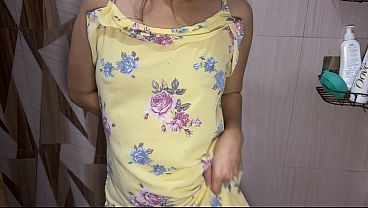 Cewek India Bongsor Tiap Hari Beberes Vagina Dan Pipis, Becek Banget.