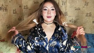 Gadis Rusia Montok Gemoy Paha Gede Mainin Memek Sempitnya Pake Dildo Dalem