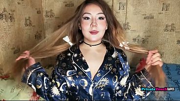 Gadis Rusia Montok Gemoy Paha Gede Mainin Memek Sempitnya Pake Dildo Dalem