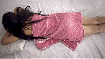 Nri Cewek Minta Dipijit Pantat Sama Pelayan, Abis Itu Ngentot Memek Dan Goyangin Bokong Gede.