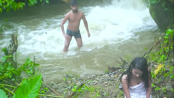 Ngencengin Di Penginapan Tepi Sungai, Pasangan India Main Senggama Brutal Terbuka.