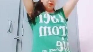 Chandigarh Aunty – Narsis Telanjang Bikin Ketagihan