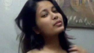 Desi Ratu Mulus Telanjang Goyang-goyang Sendirian Bikin Basah