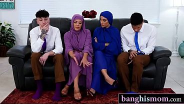 Pesta Ngeseks Balas Dendam Bareng Dua Ibu Tiri Berhijab Montok Dan Anak Tiri Kontol Besar.
