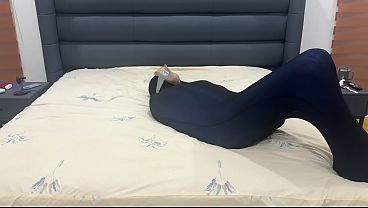 Budak Pencium Sepatu Terperangkap Dalam Penjara Kaus Kaki Dan Dipermalukan Dengan Kata-kata Mesum