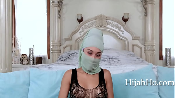 Ibu Tiri Berhijab Bikin Tenang – Cali Lee Yang Bikin Ngilu