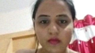 Dada Besar Desi Cewek Telanjang Dengan Suara Hindi Yang Bikin Greget