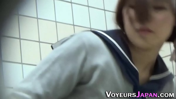 Gadis Jepang Manis Banget, Jari-jarinya Lincah Mainin Biji Kacang.